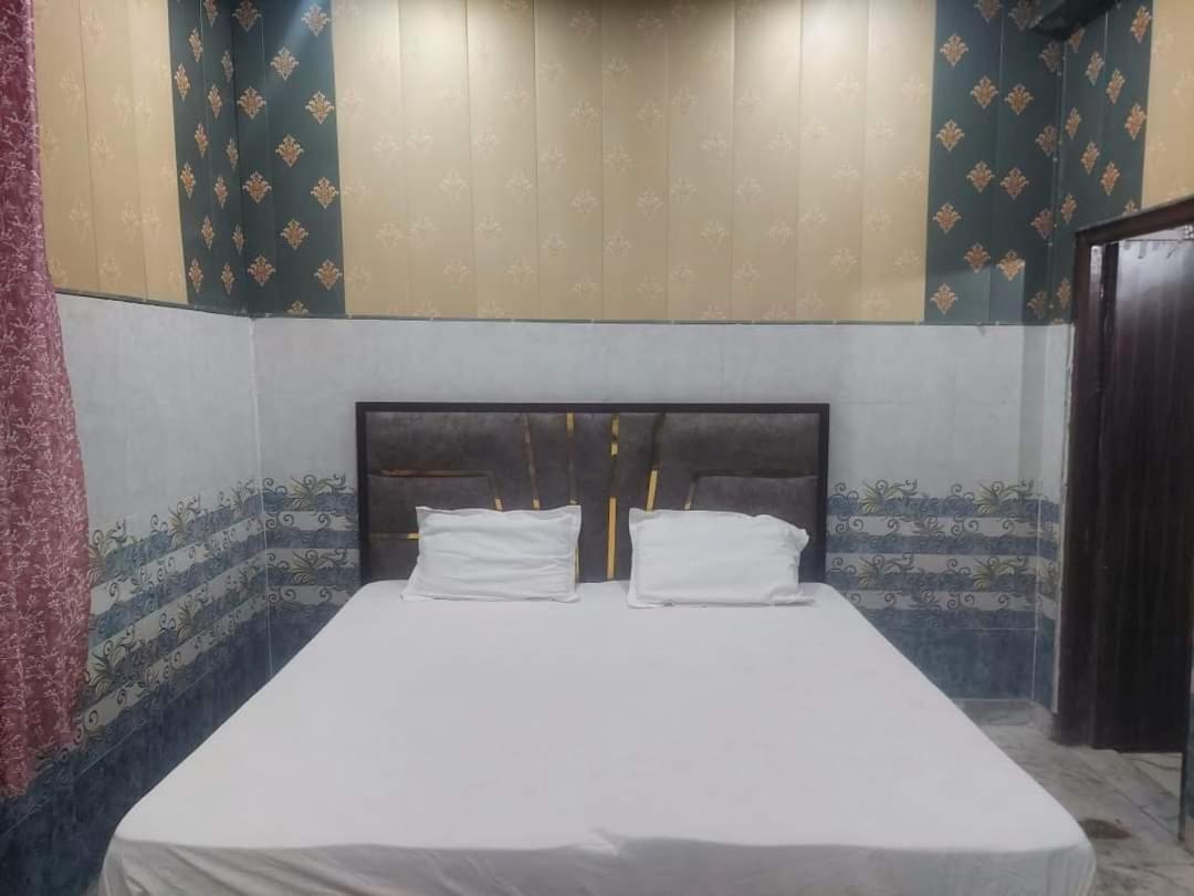 Hit Harivansh Aashray Sadan Guest house *